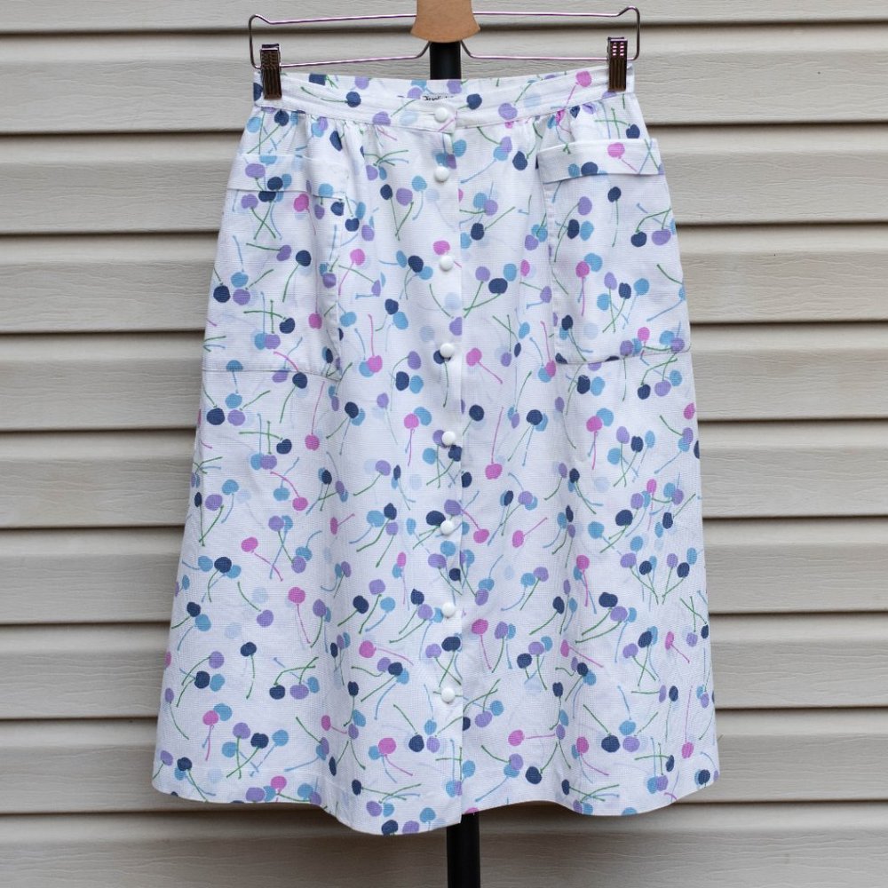 Vintage Rivoli Club Midi Waffle Skirt w‎ Button Front, Cherry Design & Pockets